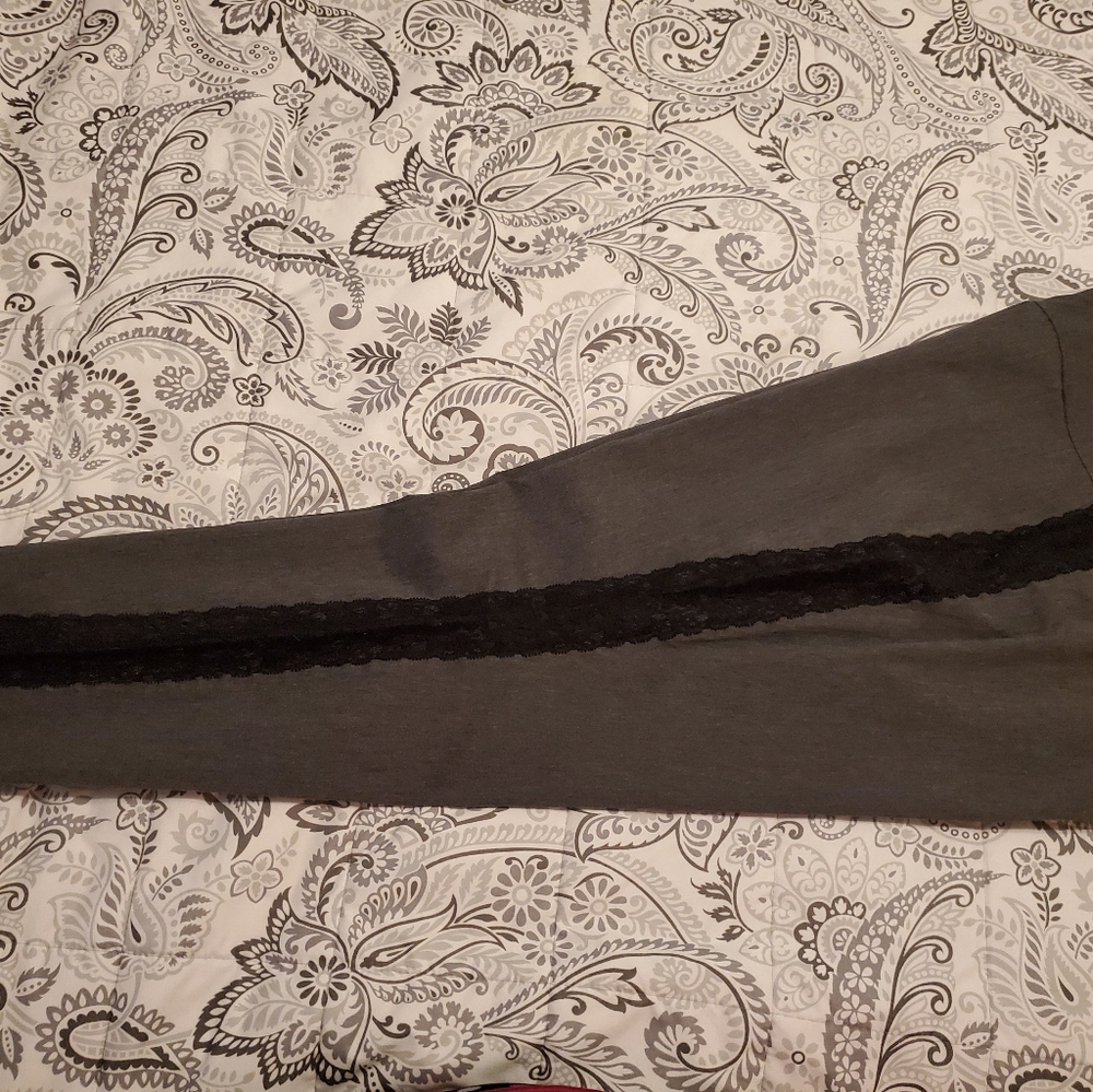 Torrid 3 grey capris - Picture 5 of 5